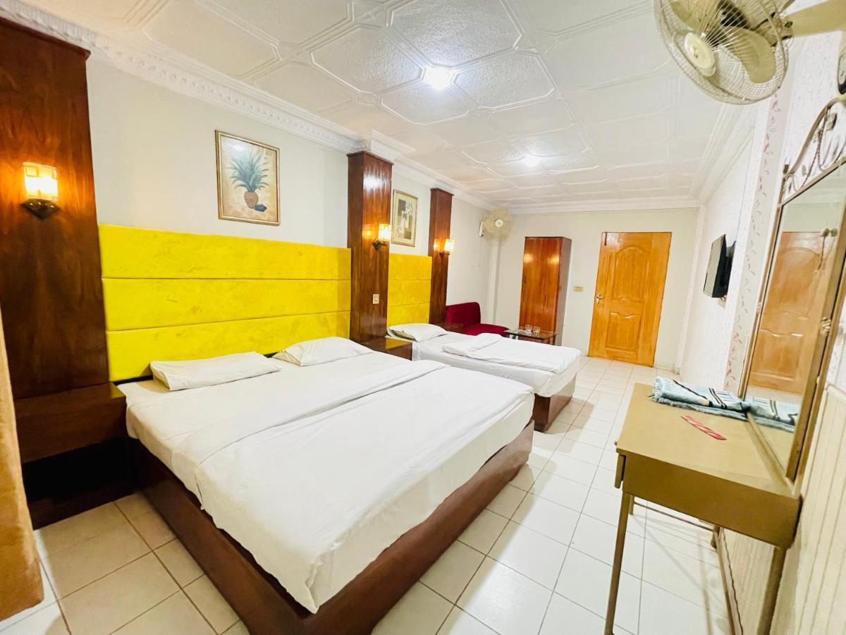 Hotel New Mid City Multan Exterior foto